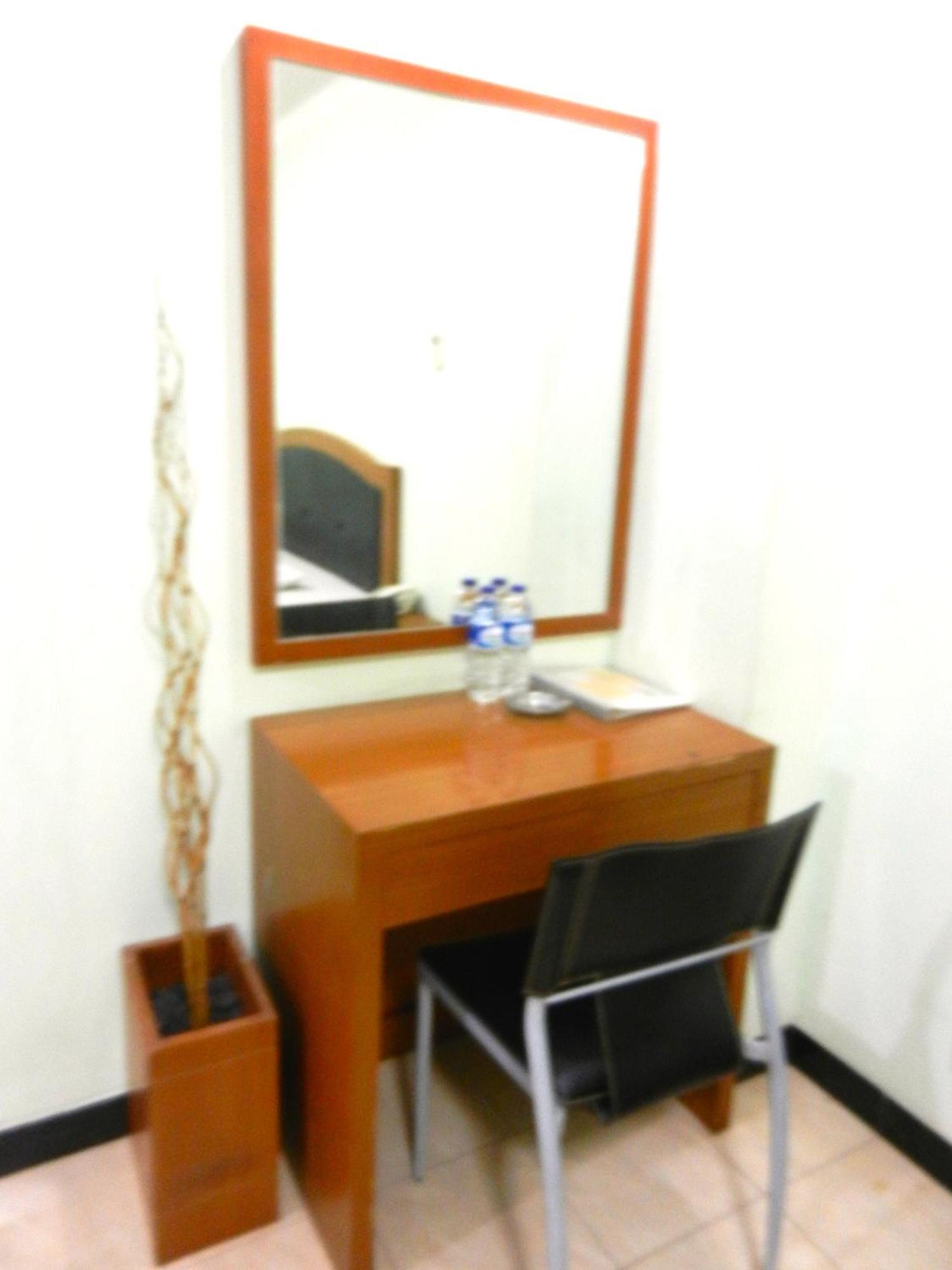 Karsa Utama Hotel Jakarta Chambre photo
